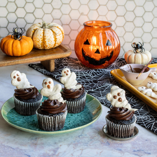 Spooky Cute Ghost Meringues