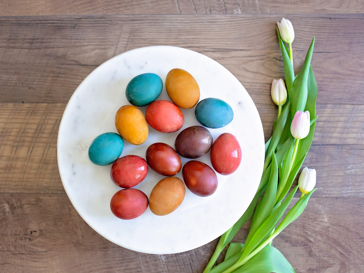 How to make naturally dyed and patterned eggs for easter